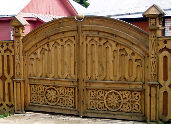 резные деревянный ворота