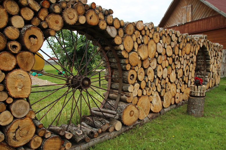 забор, изготовленный по технологии Cordwood