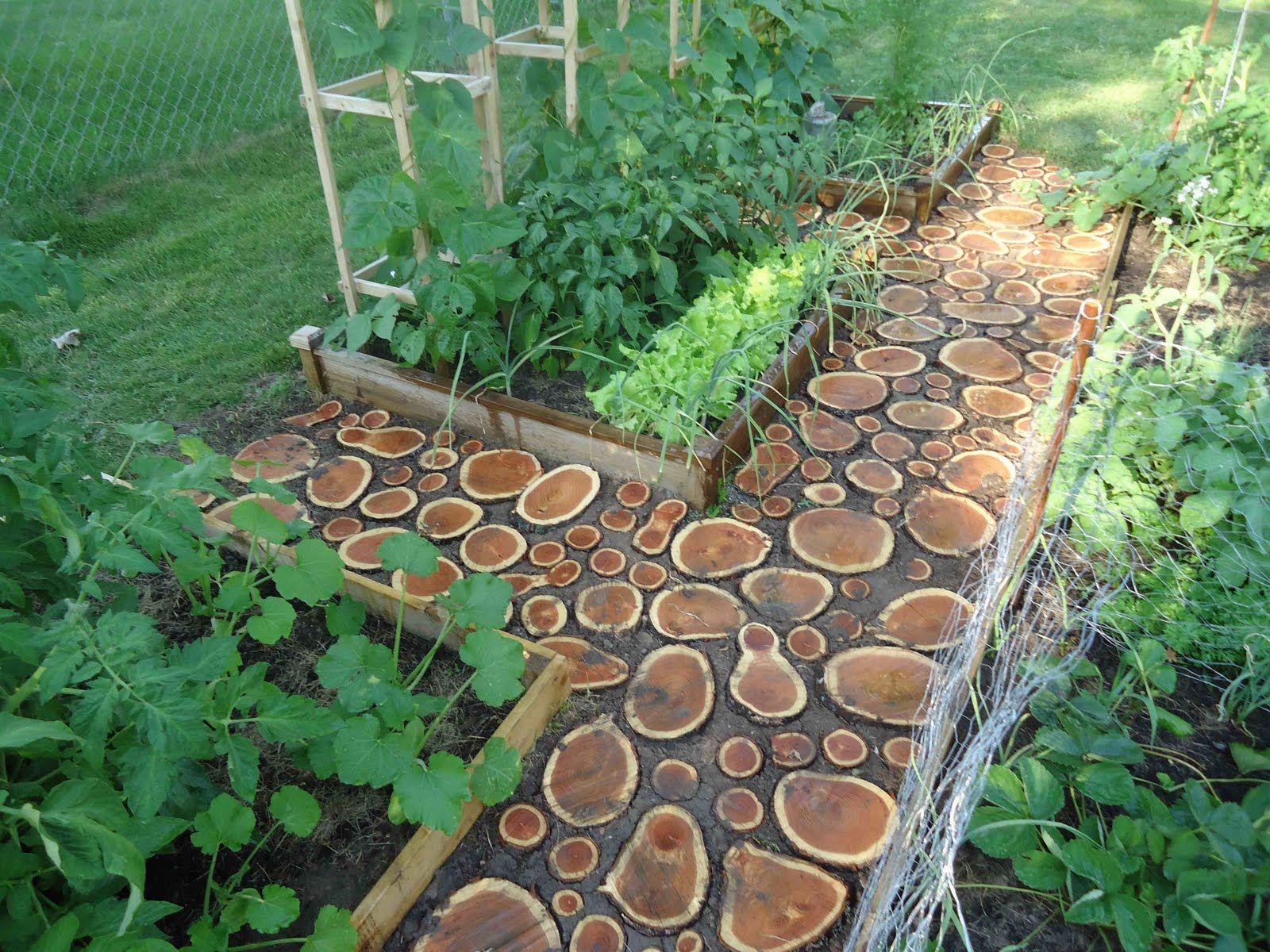 садовая дорожка по технологии Cordwood