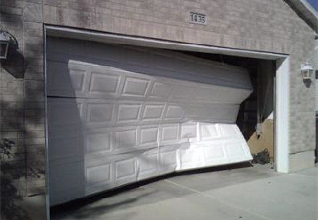 Как заделать щели в гаражных воротах