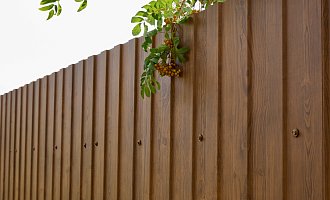 Можно ли строить сплошной забор между участками