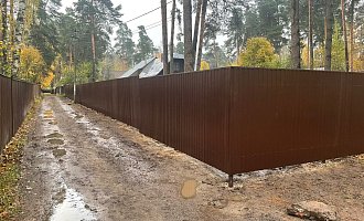 Как влияет уровень грунтовых вод на срок службы забора