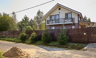 Установка горизонтальный забора из евроштакетника в КП Калужский Тракт