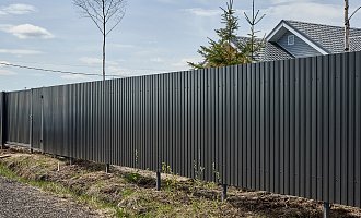 Ветровая нагрузка на забор: на что влияет и как рассчитать