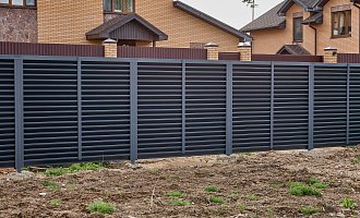 Агрессивный грунт: как он влияет на заборы?