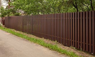 Установка забора из евроштакетника в СНТ Мирный-1