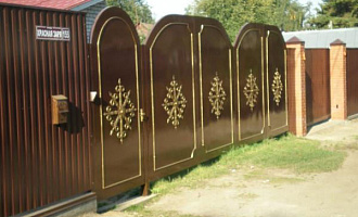 Декоративное украшение забора