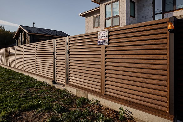 Забор жалюзи Дуплекс под дерево