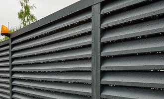 Установка забора жалюзи Оптима в деревне Барановка