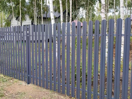 Забор из двустороннего евроштакетника Finfold М-образный  Стандарт с зазором 6 см