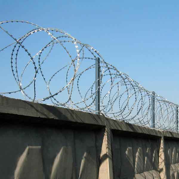 акл-955с. колючая проволока акл. сбб. спиральный барьер безопасности "егоза" акл-450*40*3 (8м). проволока сбб "егоза" акл 500/62/5.